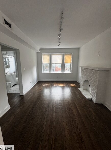 Building Photo - 2613 N Fairfield Ave