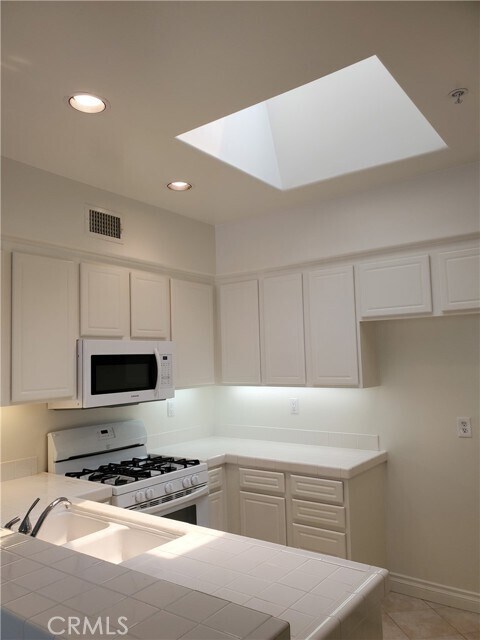 Building Photo - 2676 Dietrich Dr