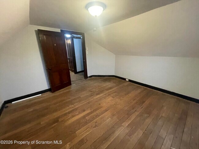 Building Photo - 949 N Irving Ave