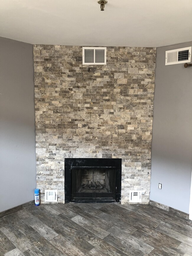 Building Photo - 2601 W Broadway Blvd