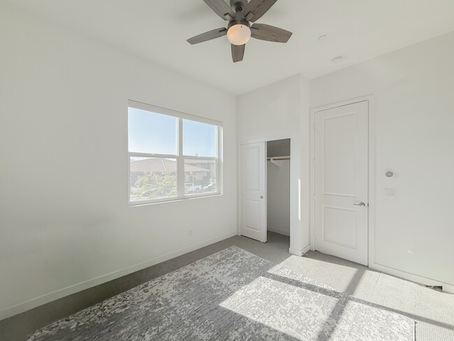 Building Photo - 10482 San Diego Mission Rd