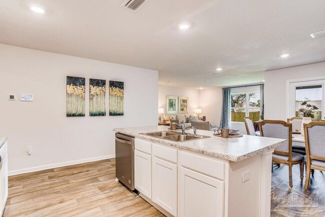 Building Photo - 909 Lovebird Ct