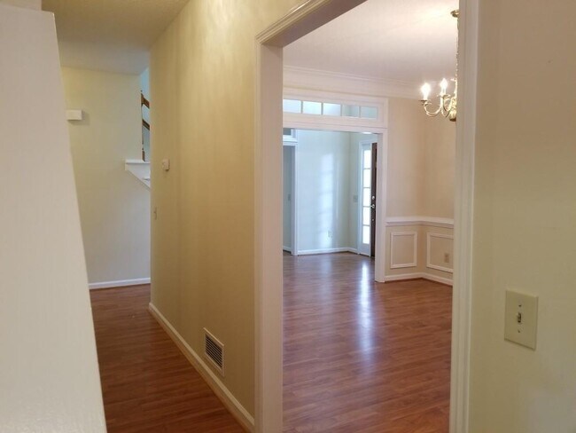 Building Photo - 10580 Stonepoint Pl