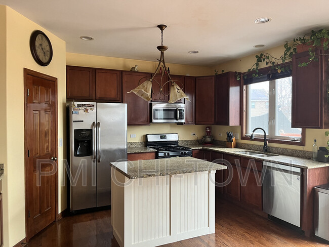 Building Photo - 2050 Rockland Dr