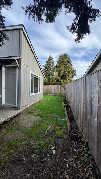 Building Photo - 5334 SE Pueblo St