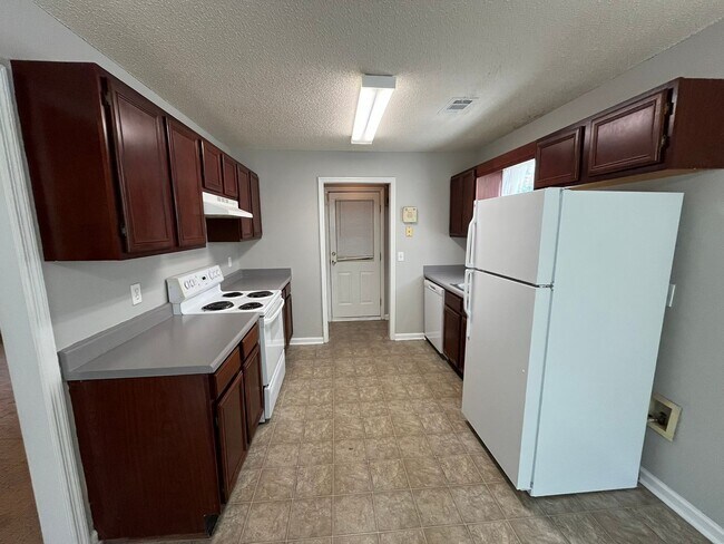 Building Photo - Off Hunter Rd! New Flooring and New Paint