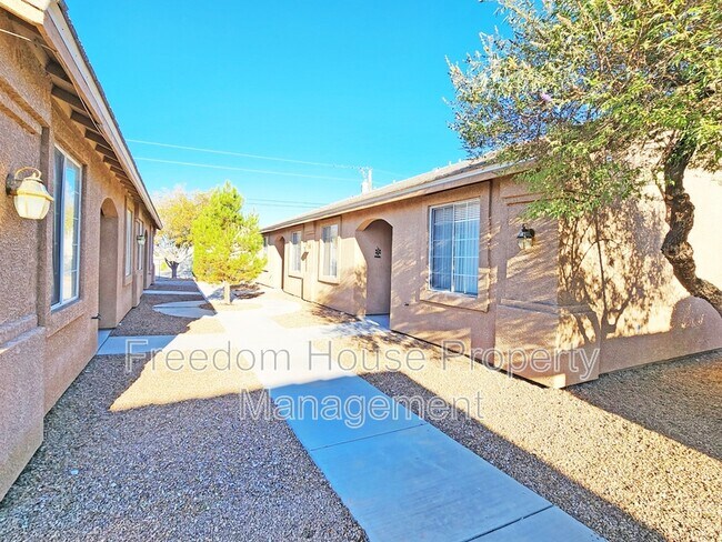 Building Photo - 1110 Red Butte St