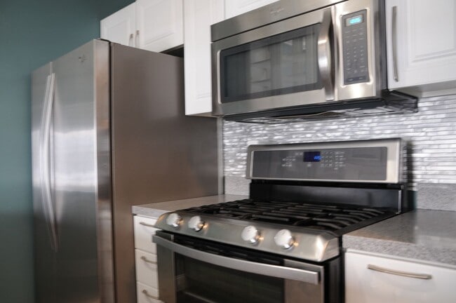 Building Photo - 4705 Athalia Dr
