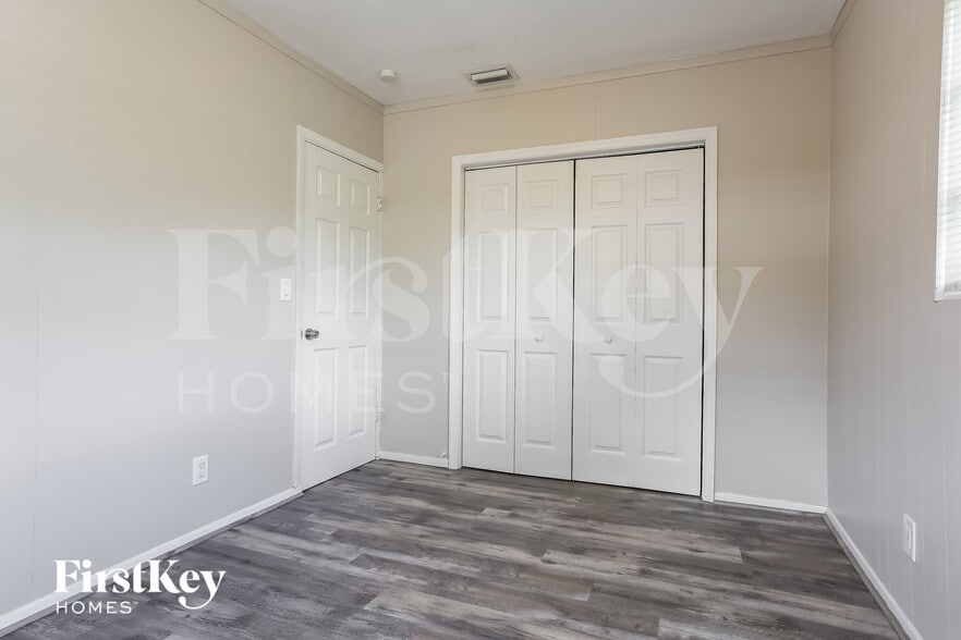 Building Photo - 1078 NE 157th St