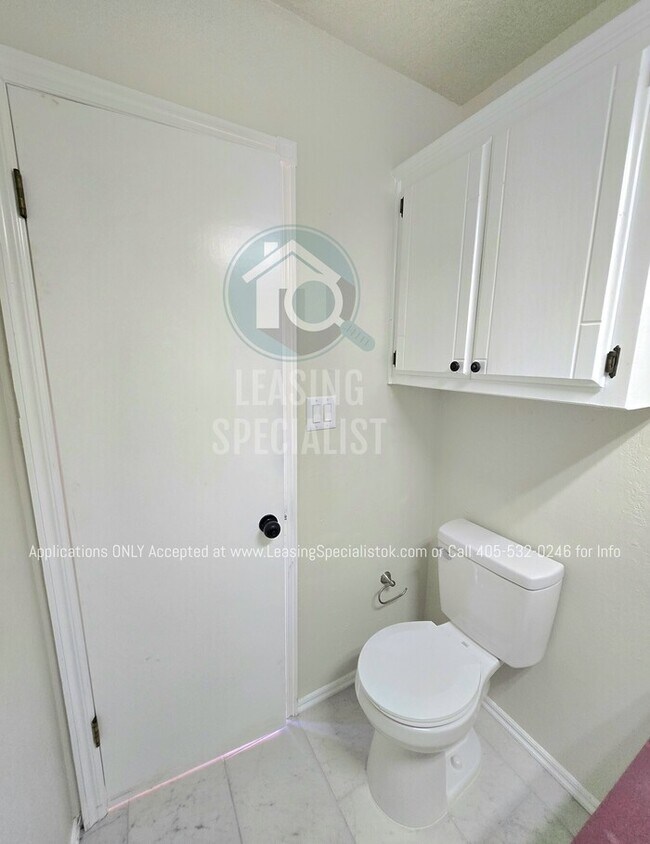 Building Photo - West Norman 2 Bed 1.5 Bath Fully Remodeled...