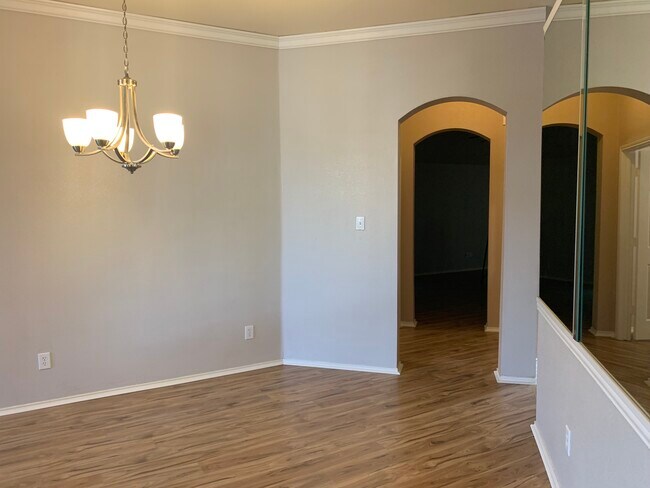 Building Photo - 2031 Trail Gln