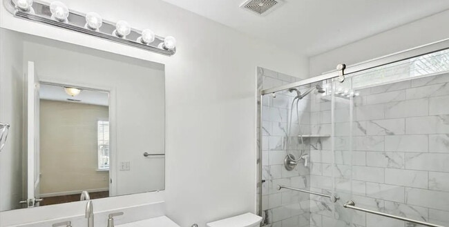 Building Photo - 21 Millwood Lake Dr