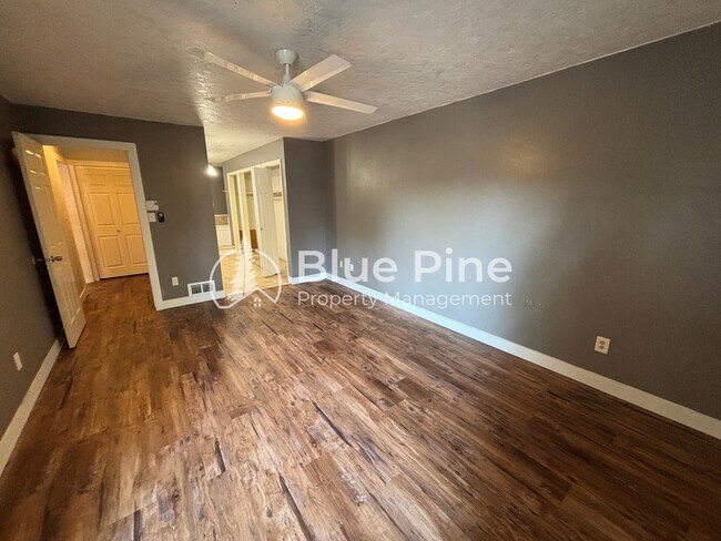 Building Photo - 1421 Vega Cir