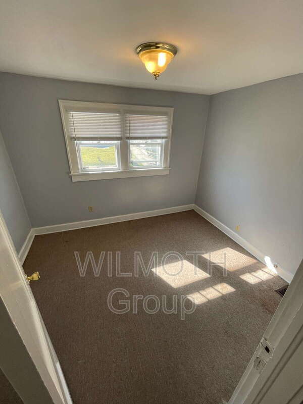 Building Photo - 1604 W 15th St