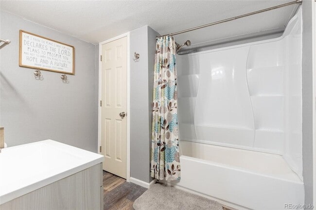 Building Photo - Gorgeous 4bd/3 ½ba in Quiet Broomfield Neighborhood!