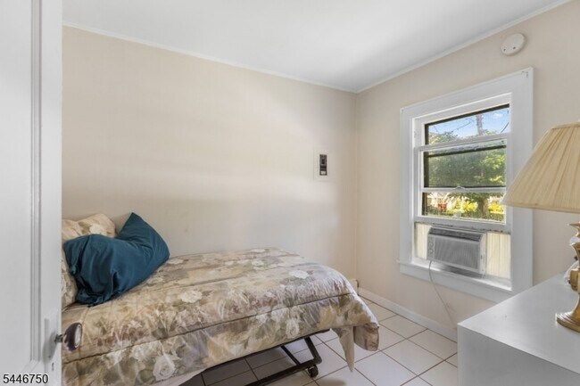 Building Photo - 47 Lakeview Terrace