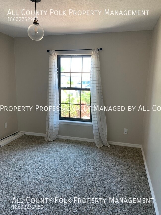 Building Photo - Lakeland Oasis! 3 Bedroom Duplex in Villag...