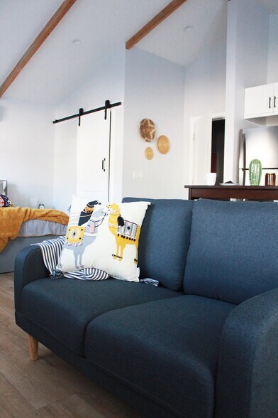 Love seat. - 2147 S Orange Dr