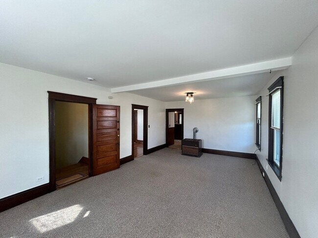 Building Photo - 31 Chrome St