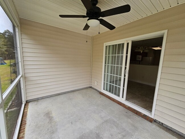 Building Photo - Beautiful 3 bedroom, 2 bath duplex with two car garage. - NO PETS