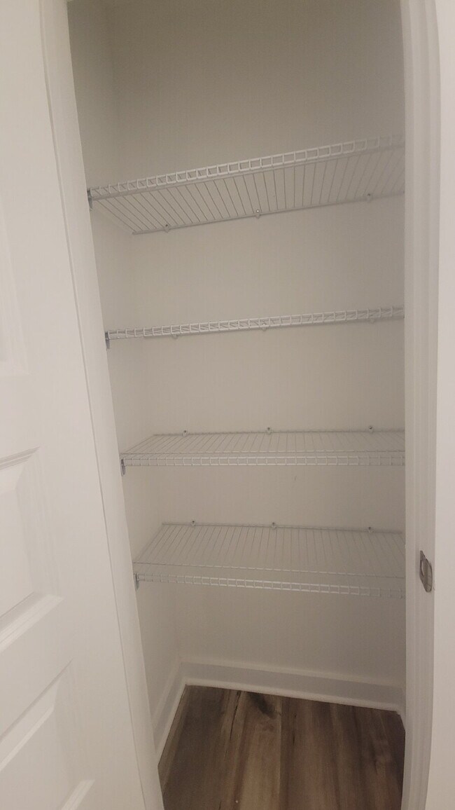 Building Photo - 7580 Discovery Pt Dr NW