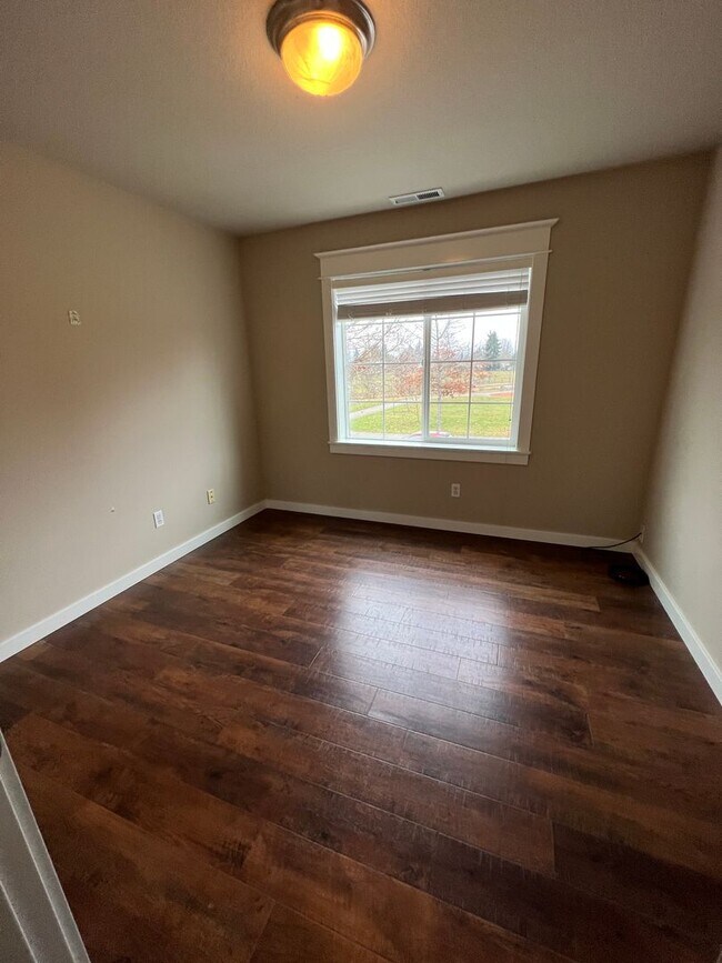 Building Photo - 3-Bedroom 3-Bathroom house across from Candlelight Park