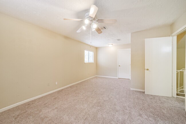Building Photo - 3 Hedgebell Ct