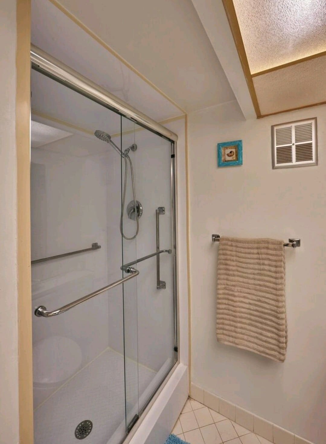 Building Photo - 4550 Cove Cir