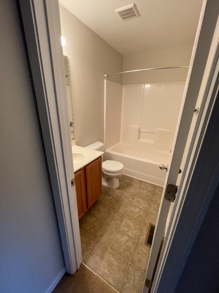 Building Photo - 1404 Old Folkstone Rd