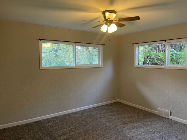Building Photo - South KC 4Bed/1 Home Available Now!