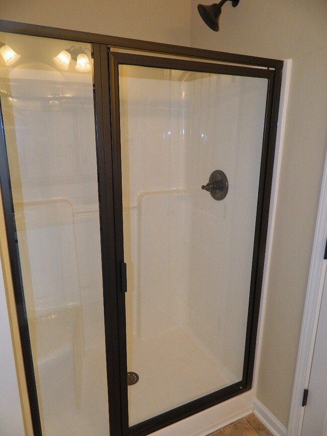 Building Photo - 899 Westlawn Dr