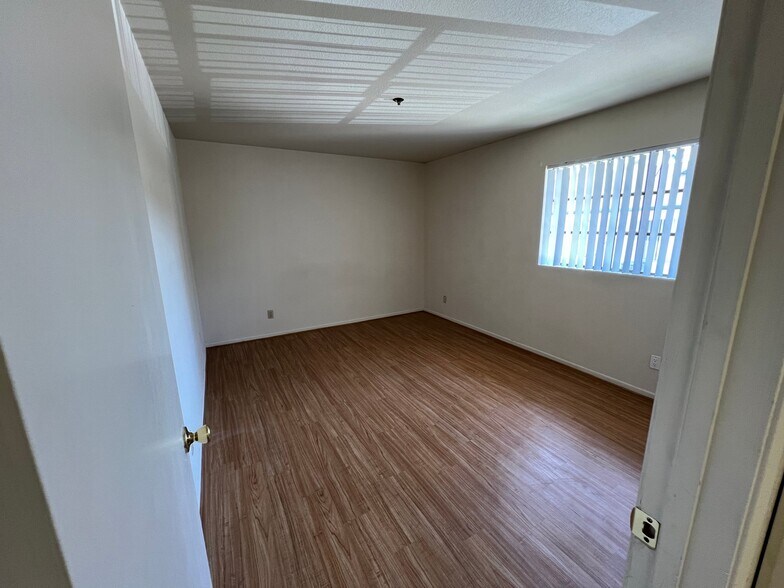 Building Photo - 1517 Rock Glen Ave