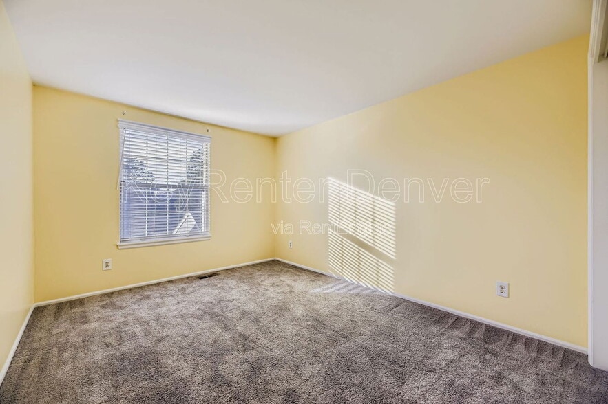 Building Photo - 6930 E Briarwood Dr