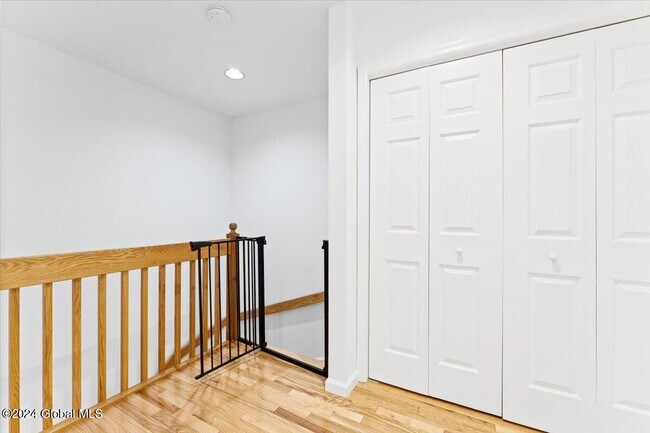 Building Photo - 12 Vallera Rd