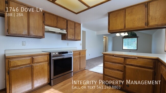 Building Photo - 1746 Dove Ln