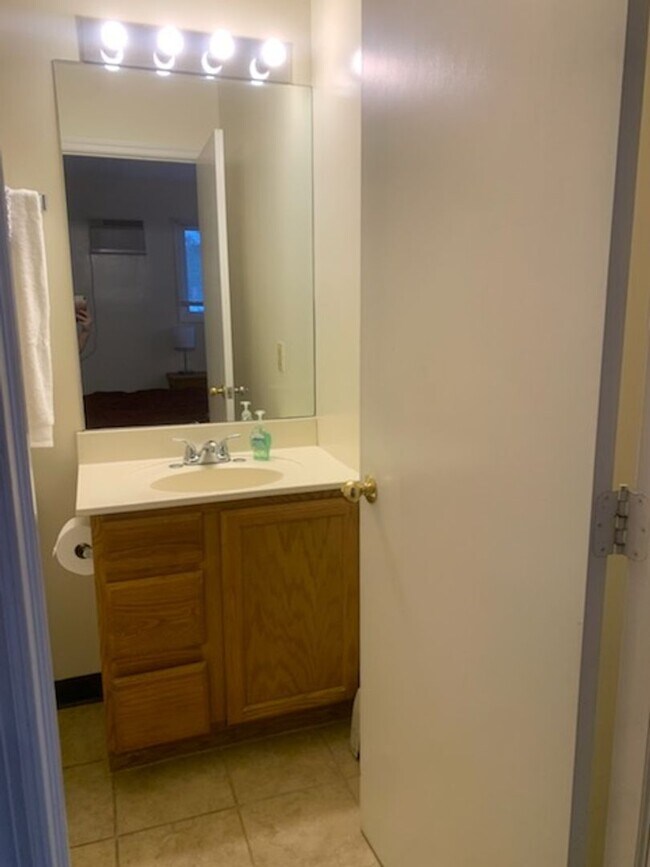 Building Photo - Studio Apartment- W. Cherry Lane
