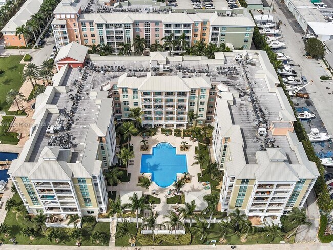 Building Photo - 806 E Windward Way