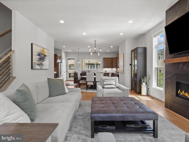 Building Photo - 12293 Sessile Commons