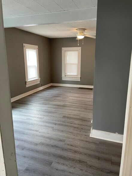 Building Photo - 2148 N Graceland Ave