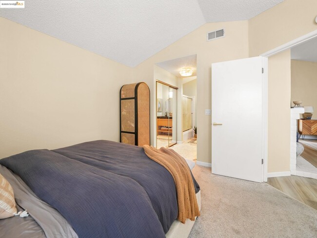 Building Photo - 806 Devonwood