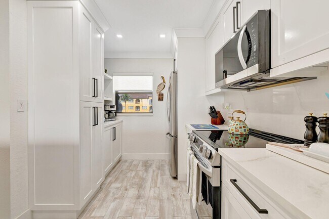 Building Photo - 7420 S Ocean Dr