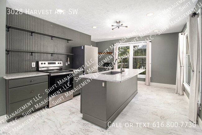 Building Photo - 3028 Harvest Ave SW