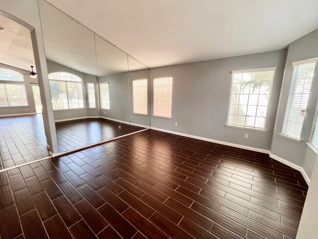 Building Photo - $2,195 Milburn & Herndon, 4 Bedroom Home -...