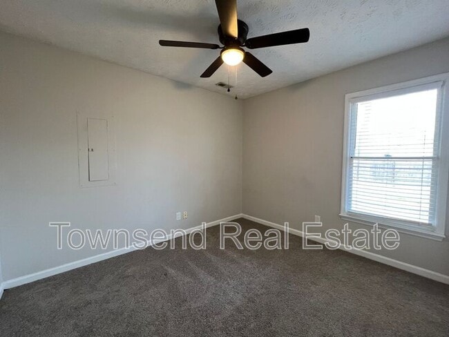 Building Photo - 7126 Kearny Ave