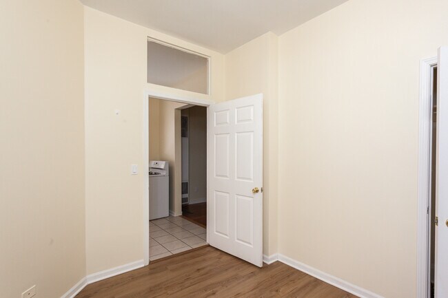 Building Photo - 1310 North Artesian-1R