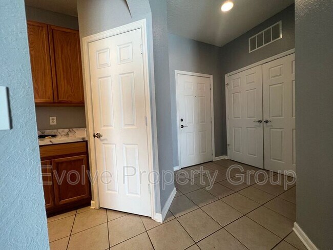 Building Photo - 8775 Sartori St