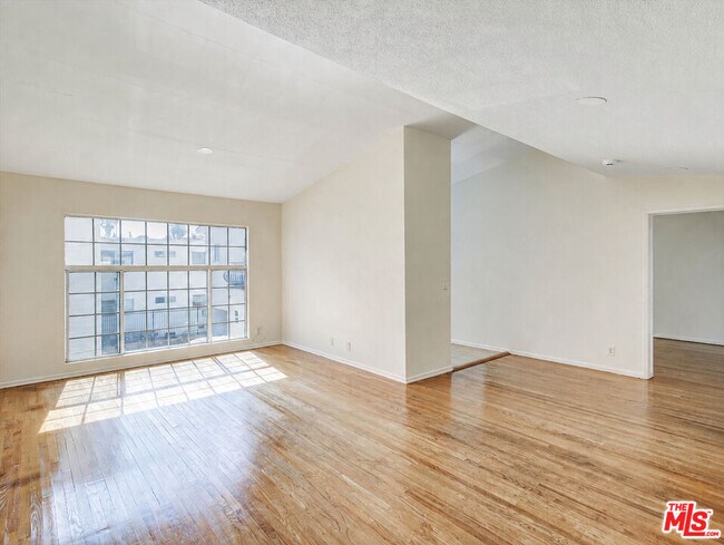 Building Photo - 4841 W 18th St