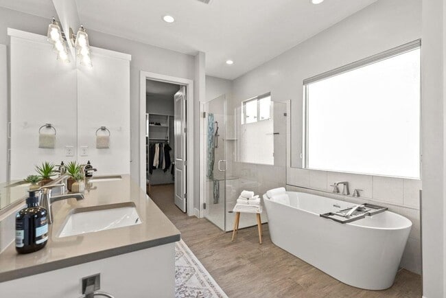 Building Photo - Beautiful 4 Bedroom Home!