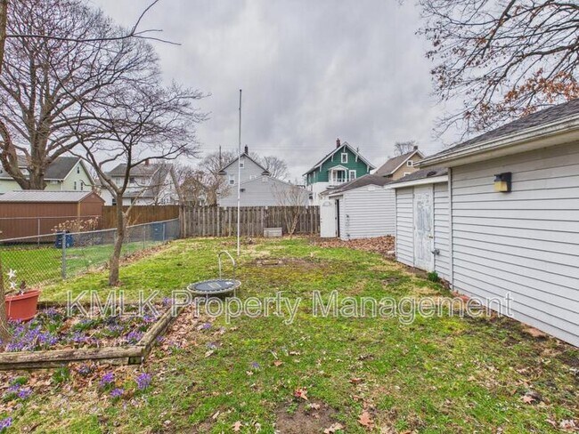 Building Photo - 1159 Carey Ave