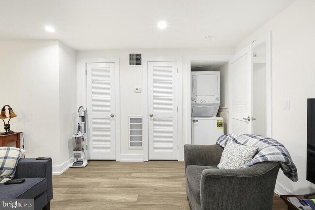 Building Photo - 2013 Mt Vernon St